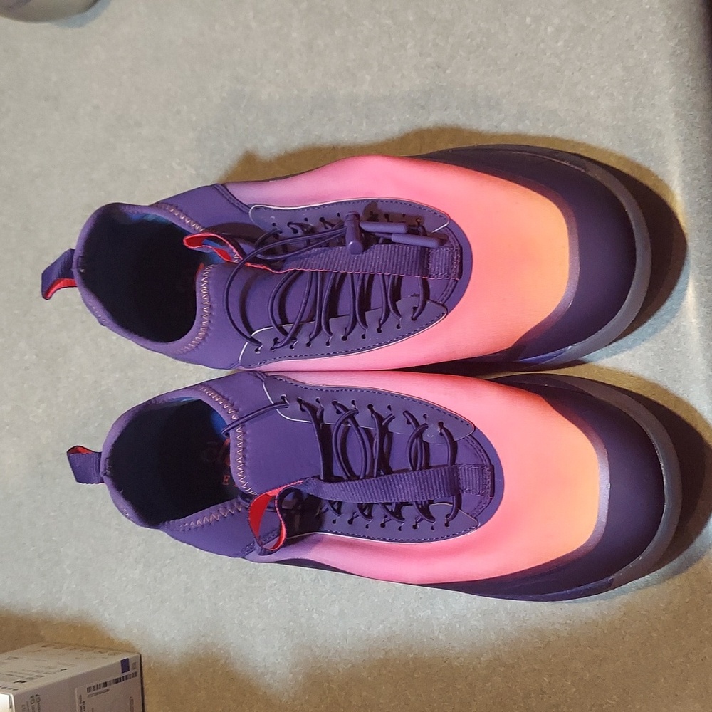 Unisex Clove Aeros Sneakers